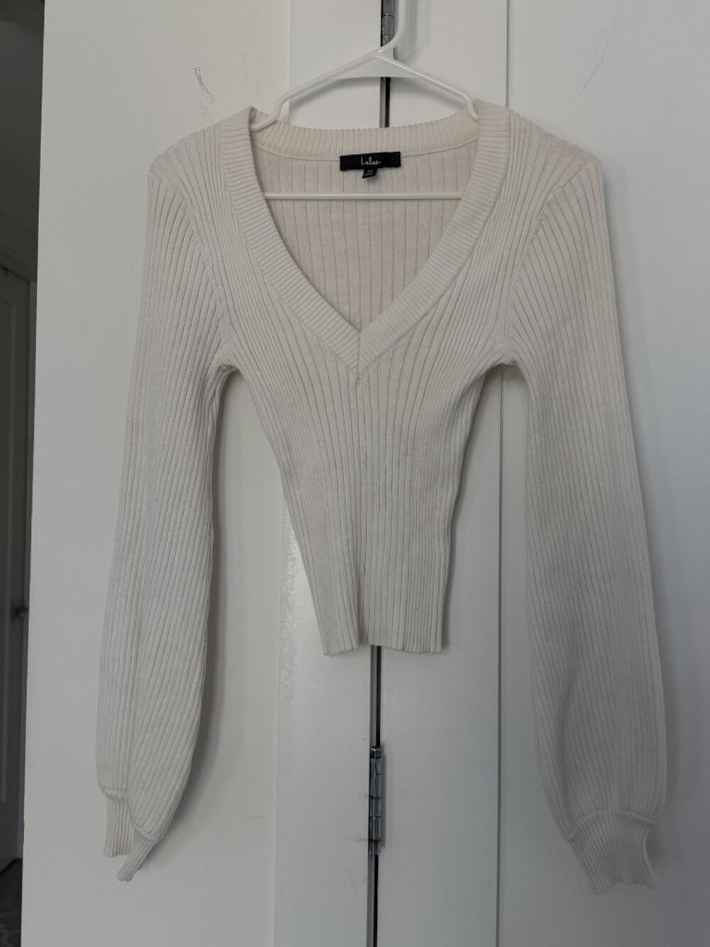 Lulus Ribbed V-Neck Balloon Sleeve Cropped Sweater Ivory